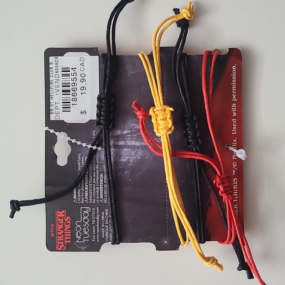 Stranger Things Merch T-shirt (L) + bracelets & necklaces (new) - Picture 4 of 13